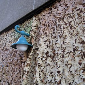 Un filet ou une bache de camouflage est utilisable pendant une longue durée de temps